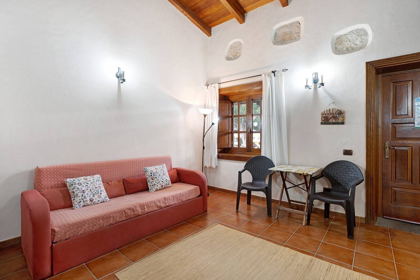 Entire apartment, Vacation Apartment 'Finca La Bonita Ap M1' with Shared Pool, Shared Terrace and Wi-Fi in Arona, South Tenerife