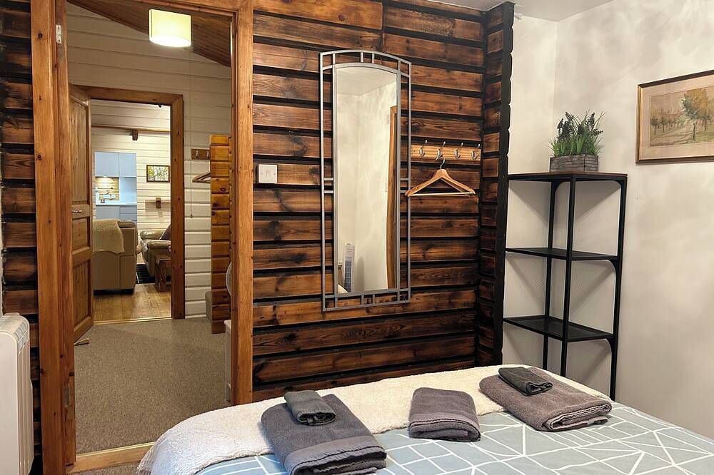 Karelia - Luxury Finnish Log Cabin w/Hot-tub in St. Leonards and St. Ives, Dorset
