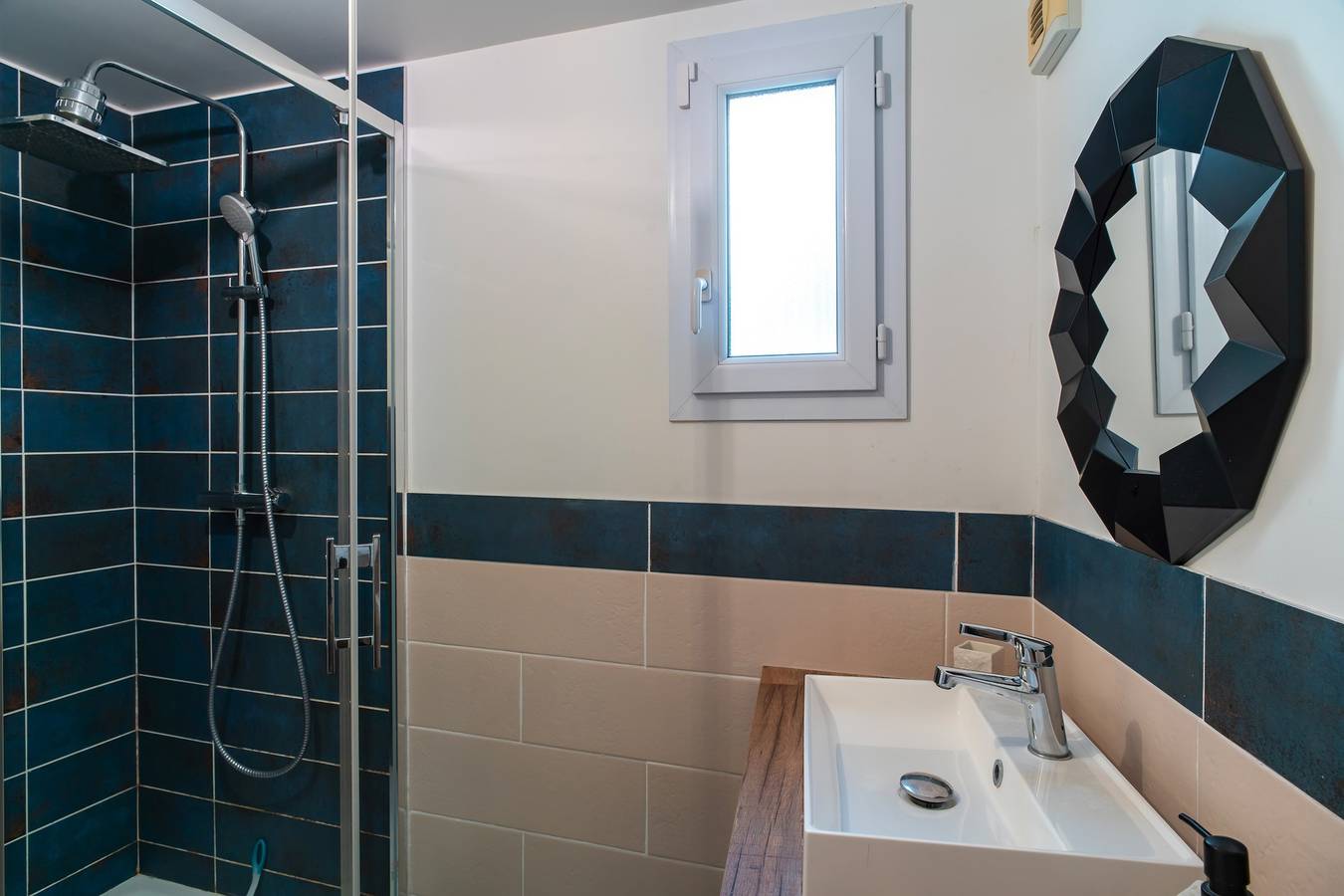 Arsav - Vue mer in Port-Louis, Côte des Mégalithes