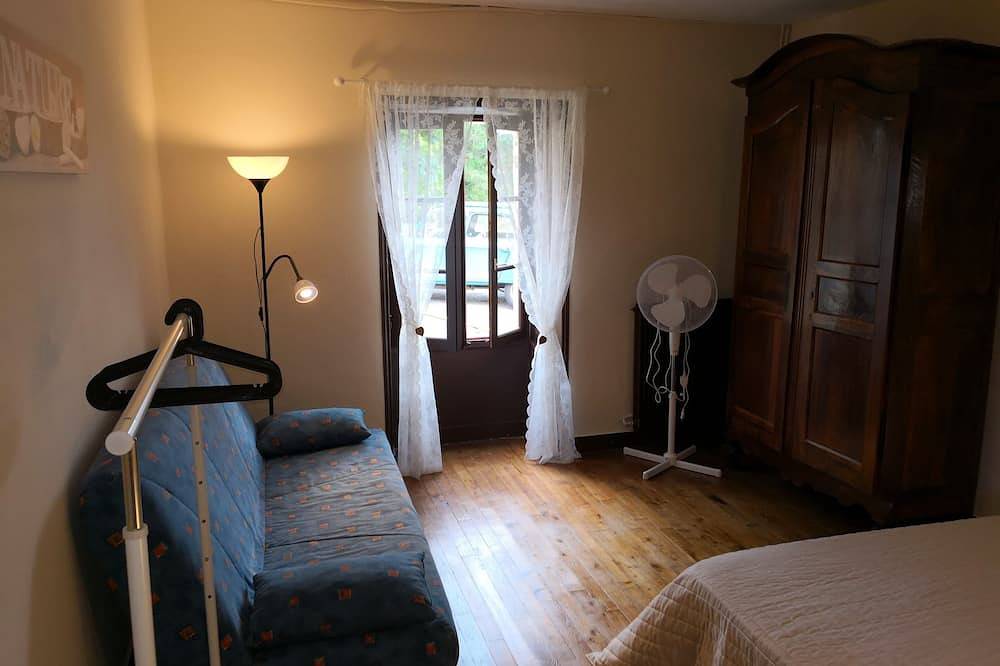 Agréable gîte à la campagne à 12 kms de Sarlat in Saint-Crépin-et-Carlucet, Périgord Noir