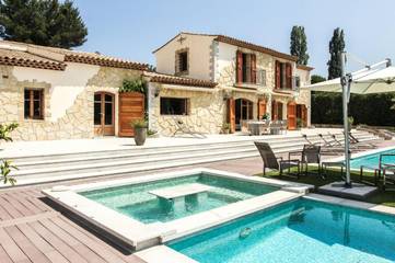 Cottage pour 13 personnes, avec vue et piscine à Saint-Julien-d'Asse