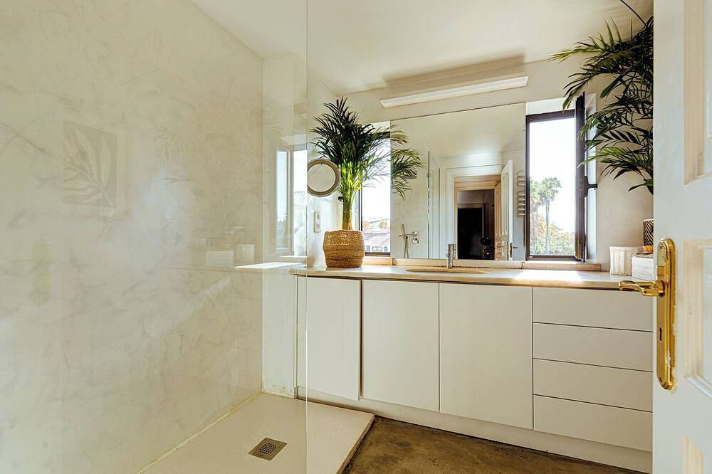 Suite in apartment with garden and communal pool, close to beach and restaurants in Cascais e Estoril, Costa de Lisboa