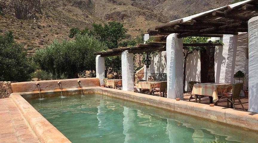 Casa rural para 2 personas, con vistas además de piscina y jardín en Níjar