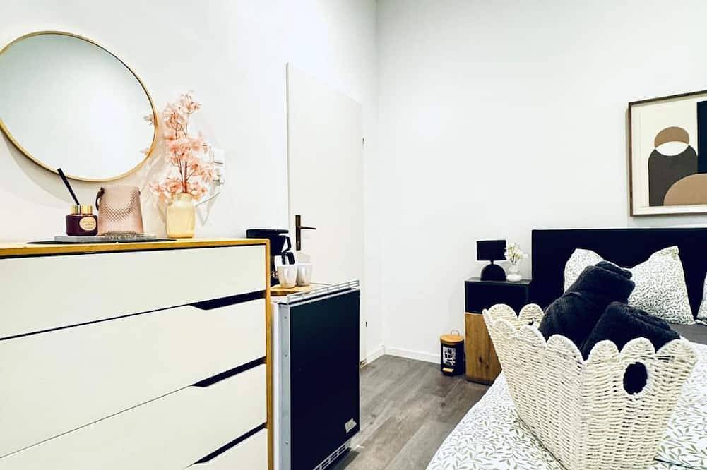 Ganze Wohnung, Practical Studio Stay with Kitchen, Laundry & Great Location in Klosterneuburg, Wienerwald