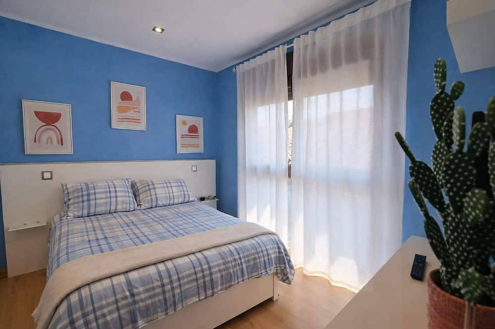 La Pitufina Blue in Andrín, Llanes