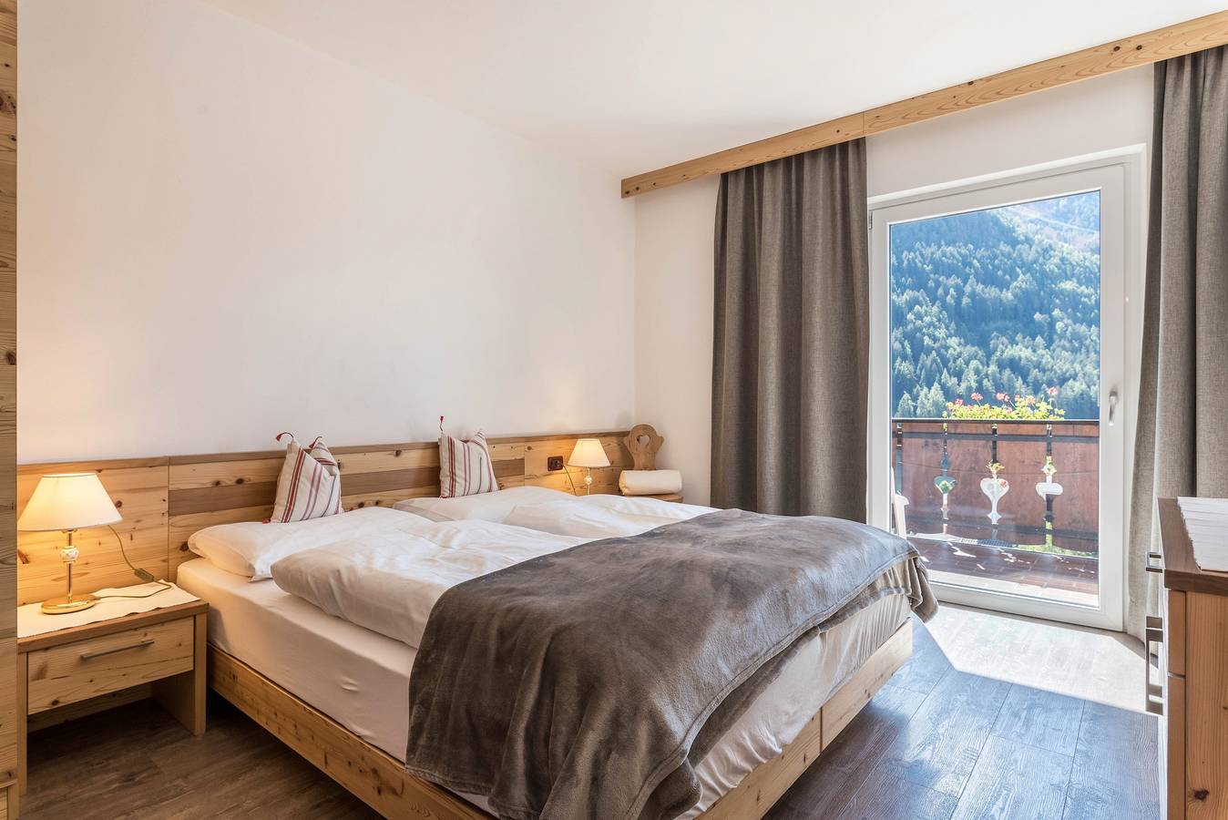 Ganze Wohnung, Ferienwohnung Prapoz Typ C2 mit Bergblick, Wlan und Balkon in St. Ulrich in Gröden, Dolomiti Superski