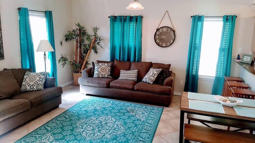 Vacation rental for 8 people, with pool and balcony in North Padre Island