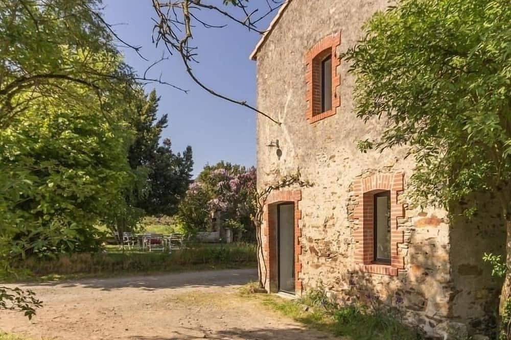 Gîte typique au cœur de Monnières, proche Sèvre, jardin privatif, Wifi, idéal pour pêche et rando in Monnières, Région de Nantes