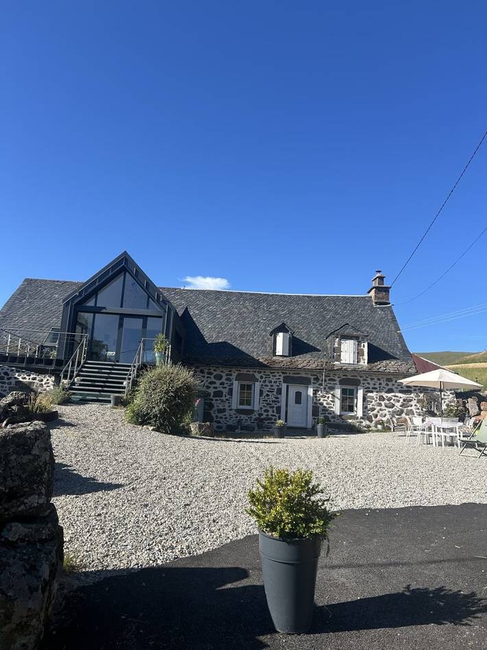 Gîte pour 2 personnes, avec Jacuzzi et Jardin dans Auvergne-Rhône-Alpes