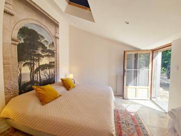 Gîte pour 4 personnes, avec vue et piscine ainsi que vue sur le lac et jardin, animaux acceptés à Craon