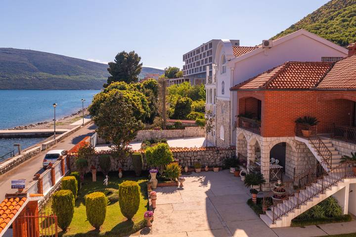 Ferienhaus für 6 Personen, mit Meerblick und Terrasse in Montenegro
