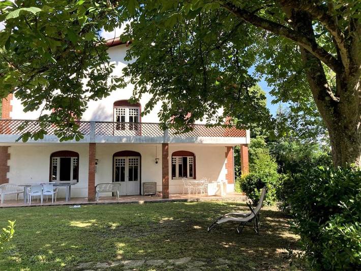 Location de vacances pour 14 personnes, avec jardin et vue sur le lac à Gavarret-sur-Aulouste