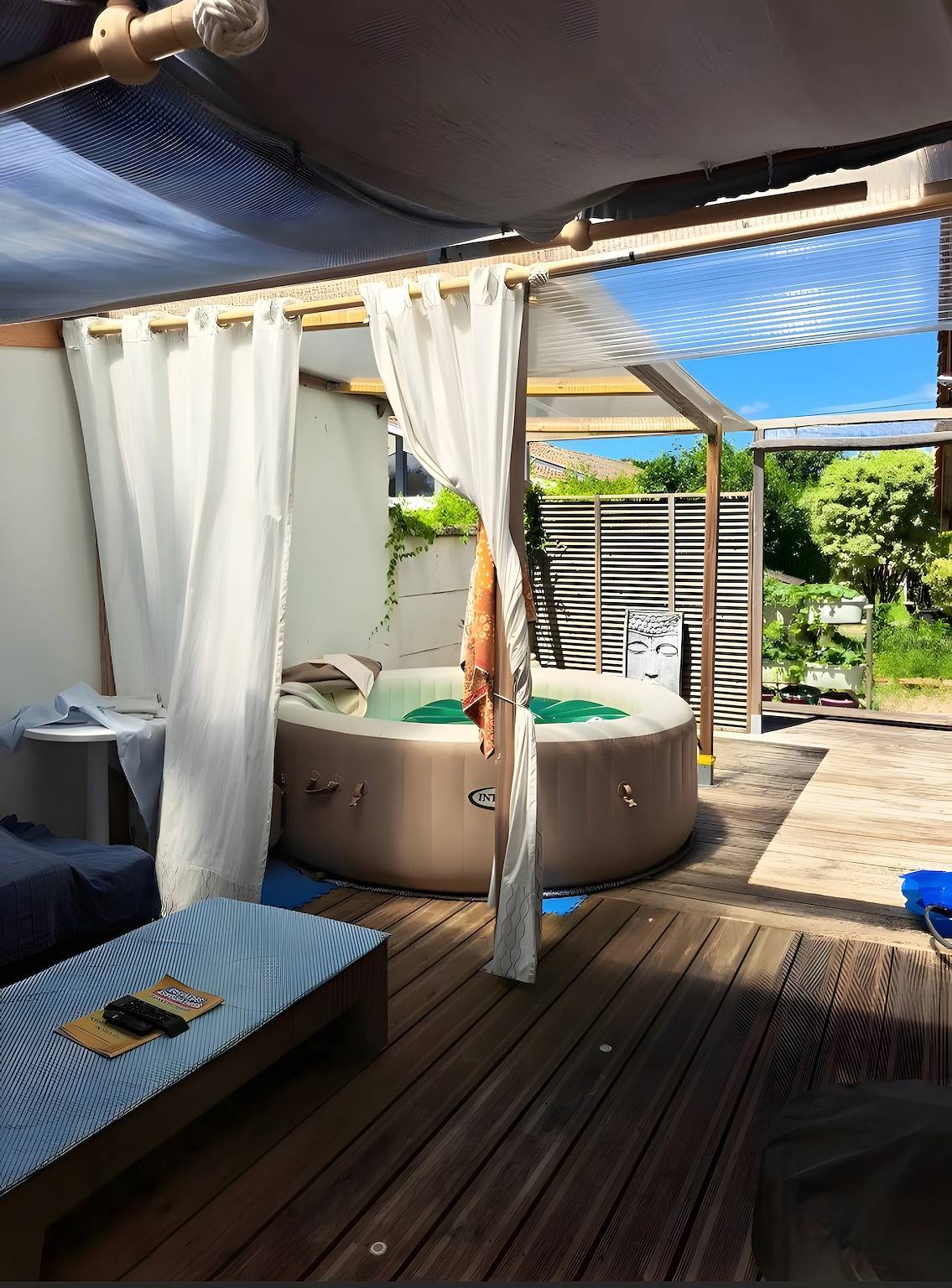 Casa vacacional 'La Cabane du Bassin' con terraza privada, Wi-Fi y aire acondicionado in Cassy, Lanton