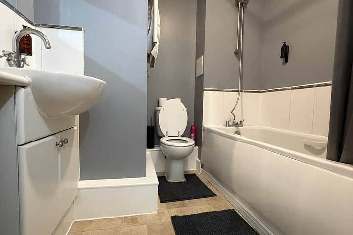 Appartement entier, 2Br Apartment Near Gatwick | Balcony | Sleeps 5 in Crawley, Sussex de l'Ouest