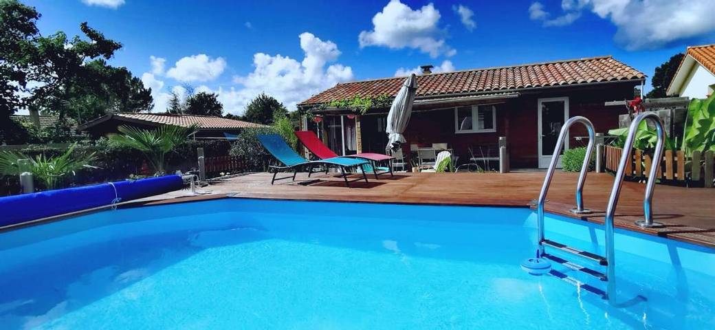 Maison de vacances pour 6 personnes, avec Jacuzzi et Terrasse ainsi que Jardin et Piscine à Linxe