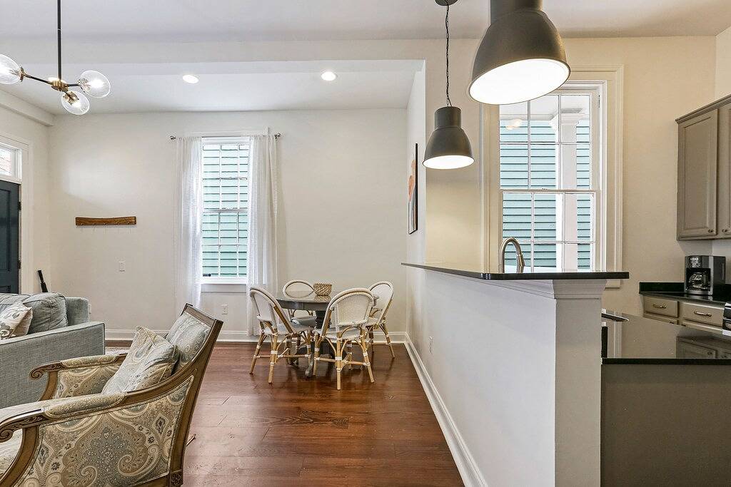 Stunning Greek Revival in Lower Garden District. Steps from Magazine St! in New Orleans, Orleans Parish