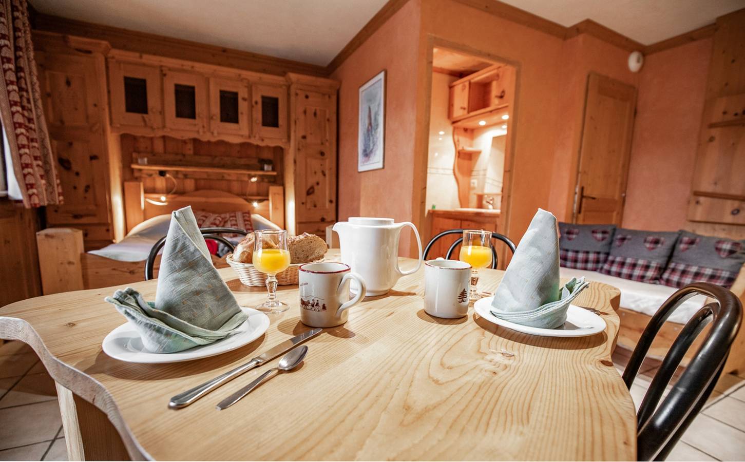 Estudio entero, Apartamento estudio 'Le Pin Cembro' con vistas a la montaña, terraza privada y Wi-Fi in Sollières-Sardières, Región de Saint-Jean-de-Maurienne