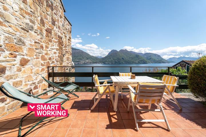 Ferienwohnung für 4 Personen, mit Terrasse und Seeblick in Comune di San Siro