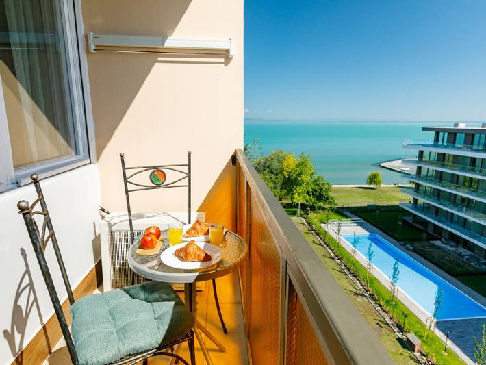 Apartamento para 3 personas, con Balcón además de Jardín y Vistas al lago en Hungría