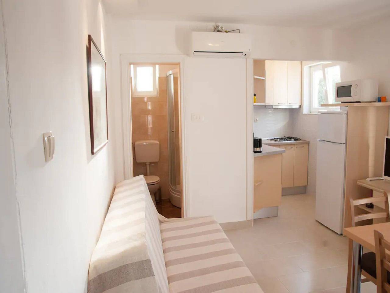 Cijeli apartman, Apartments Paula - One Bedroom Apartment with Terrace 1 in Tisno (Dalmacija), Murter