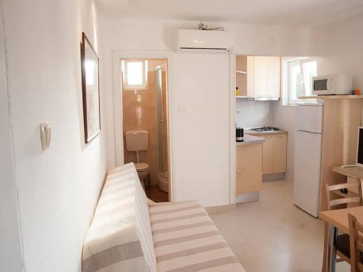 Ferienwohnung für 4 Personen, mit Terrasse und Garten auf Murter