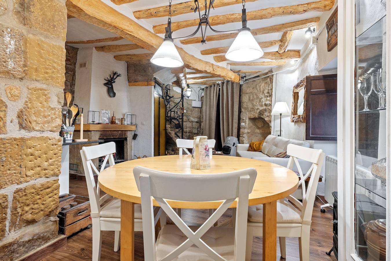 Appartement entier, Appartement 'Can Vinyals 1979' avec balcon et Wi-Fi in La Pobla de Cérvoles, Costers del Segre