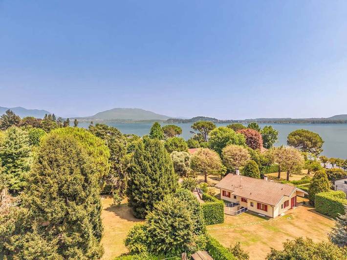 Villa per 9 persone, con vista lago e giardino nonché vista oceano a Lesa