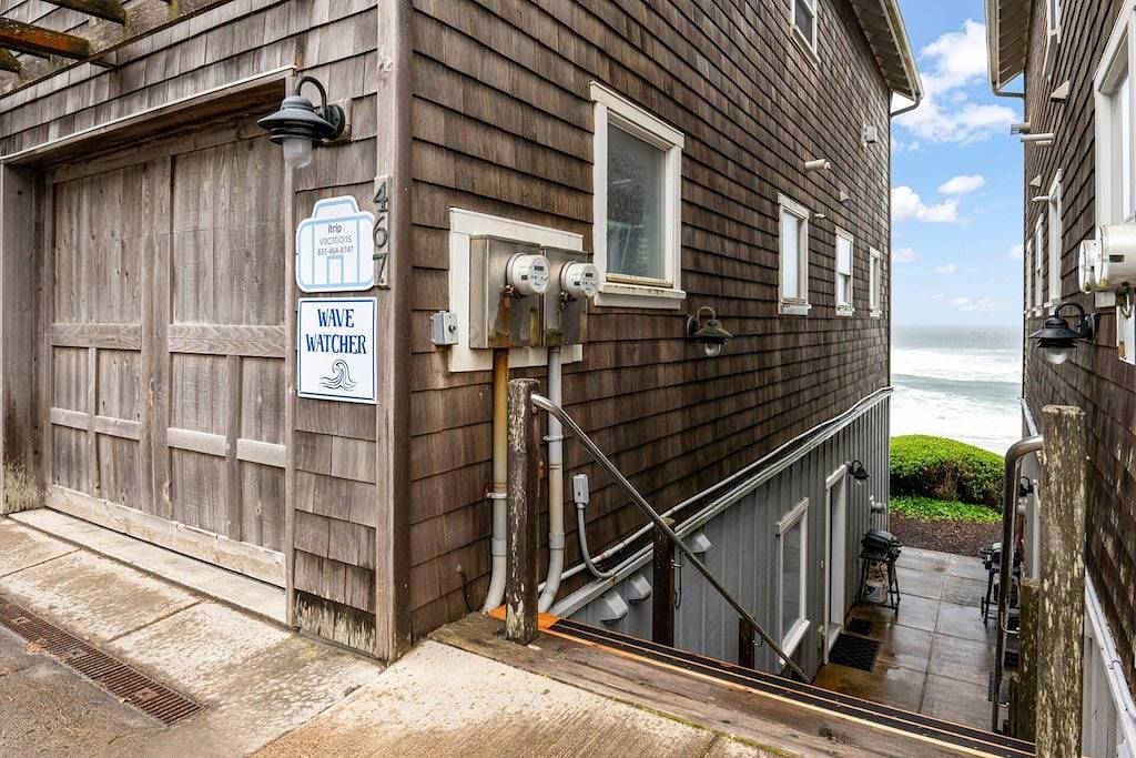 Expansive Ocean Views From Home and Hot Tub, Pet Friendly, Private Deck, Fireplace, Steps From Beach in Lincoln Beach, Lincoln County (OR)
