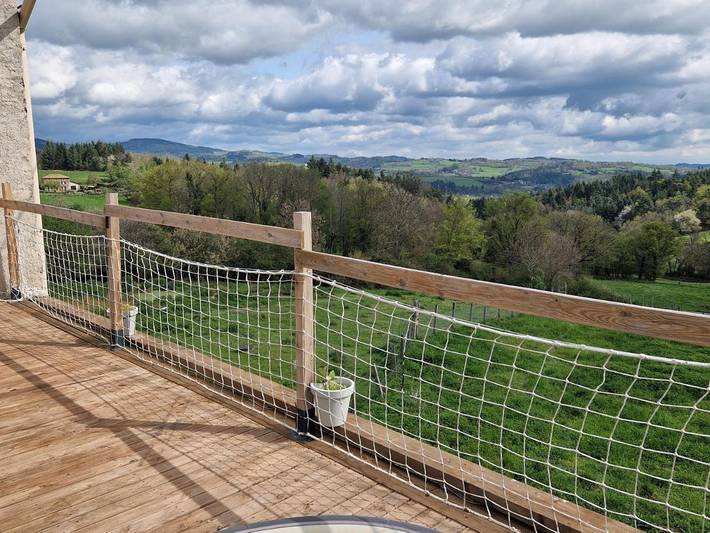 Location de vacances pour 6 personnes, avec terrasse ainsi que jacuzzi et piscine, adapté aux familles à Saint-Marcel-d'Urfé - 2