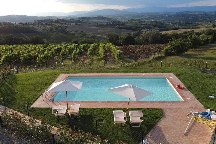 Agriturismo per 4 persone, con giardino e piscina in Montespertoli