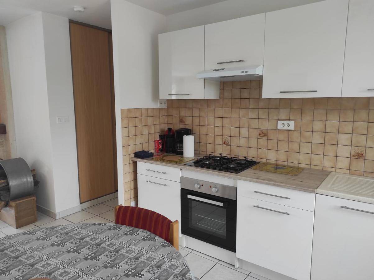 Three-Bedroom House in Longeville-sur-la-Laines, Rives Dervoises