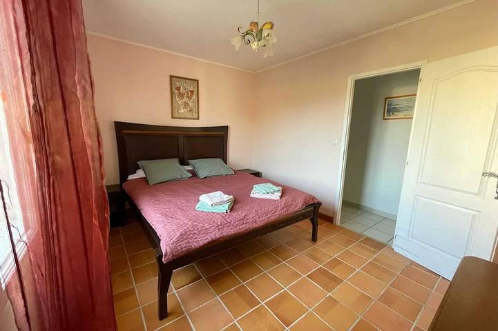Location de vacances pour 6 personnes, avec jardin et terrasse, animaux acceptés à Gémozac - 4