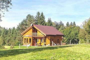 Maison de campagne pour 5 personnes, avec sauna et jardin à Doucier