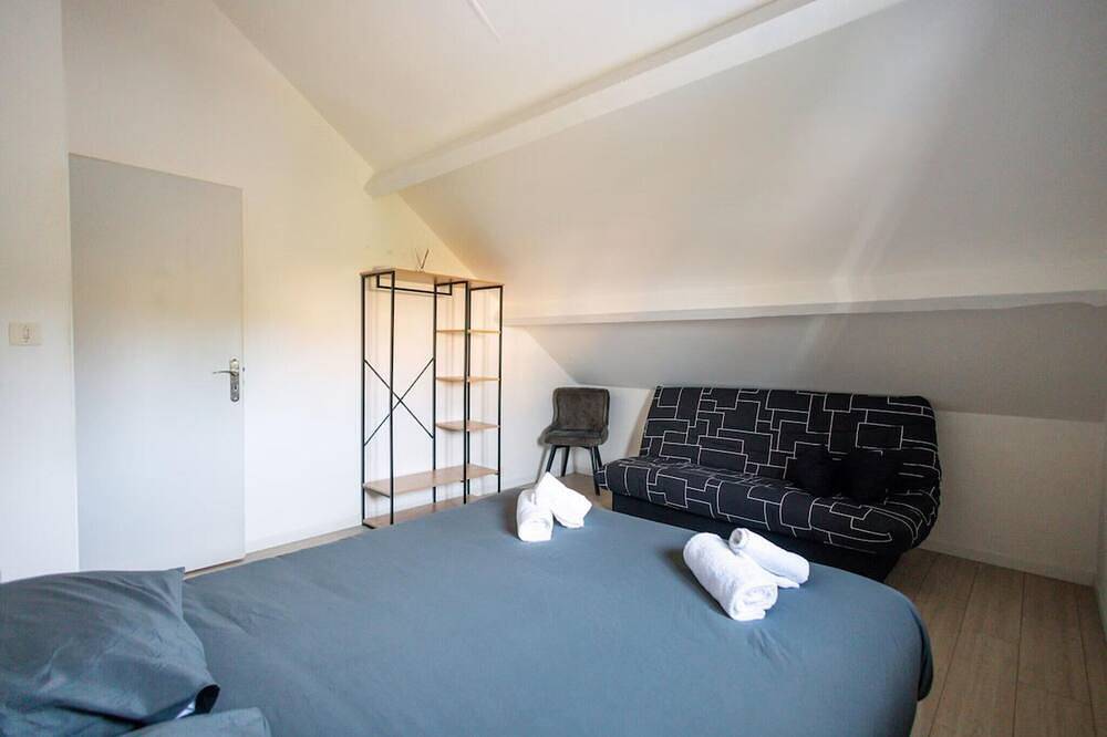 Charming villa with pool and Bbq, 1 min from Bourgoin-jallieu in Domarin, La Tour-du-Pin region