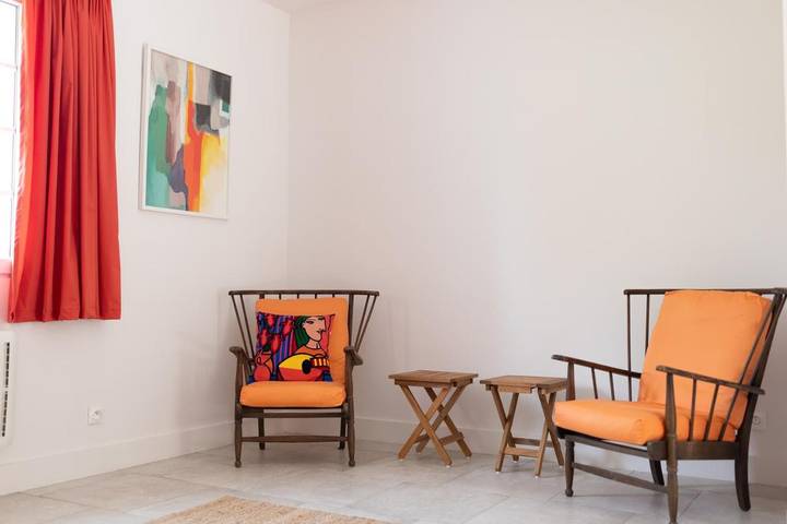 Location de vacances pour 10 personnes, avec piscine et vue sur le lac ainsi que jardin et vue à Orx - 4