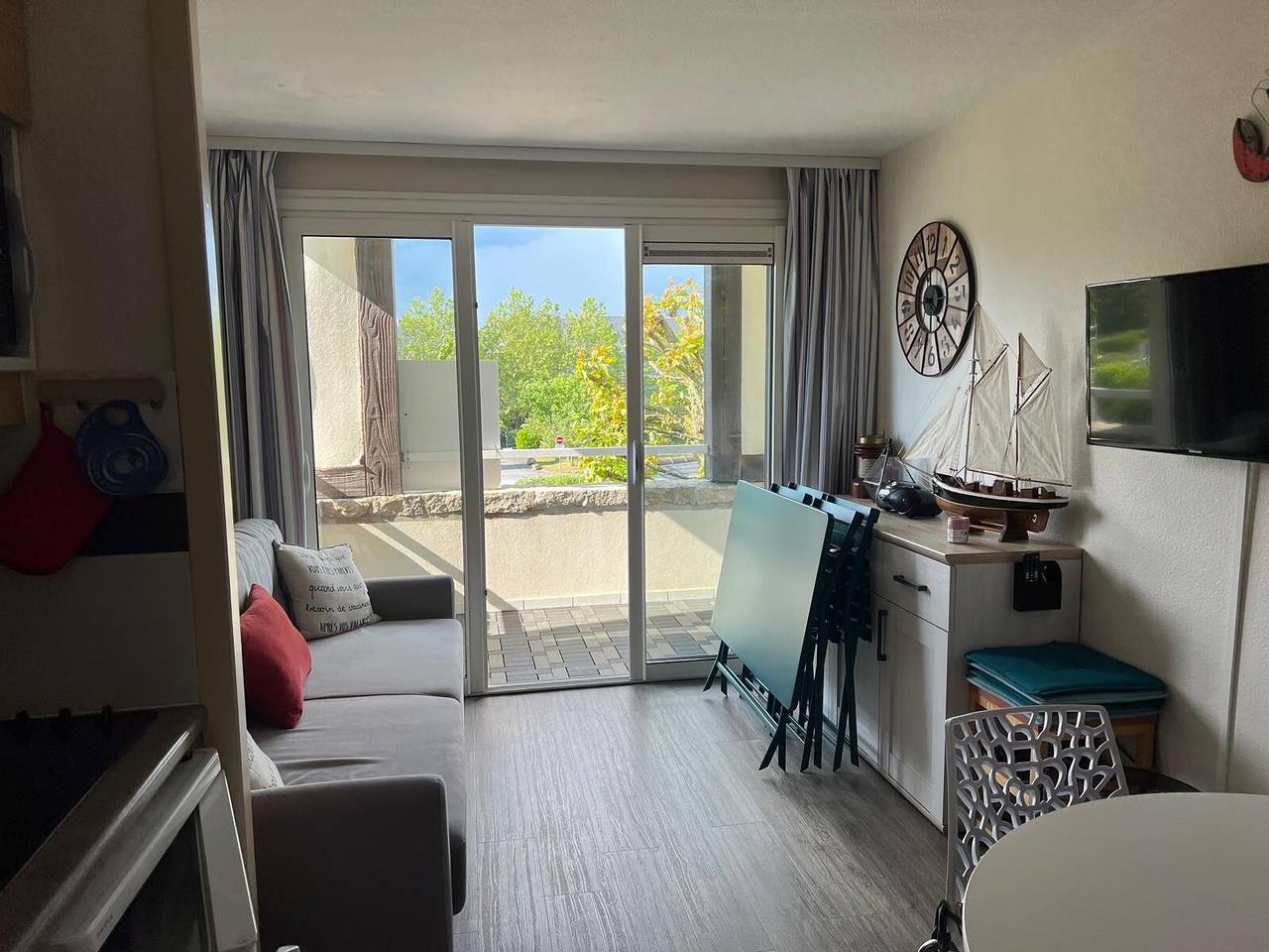 Apartamento entero, Apartamento “Arzon” con terraza, piscina compartida y jardín común in Kerjouanno, Arzon