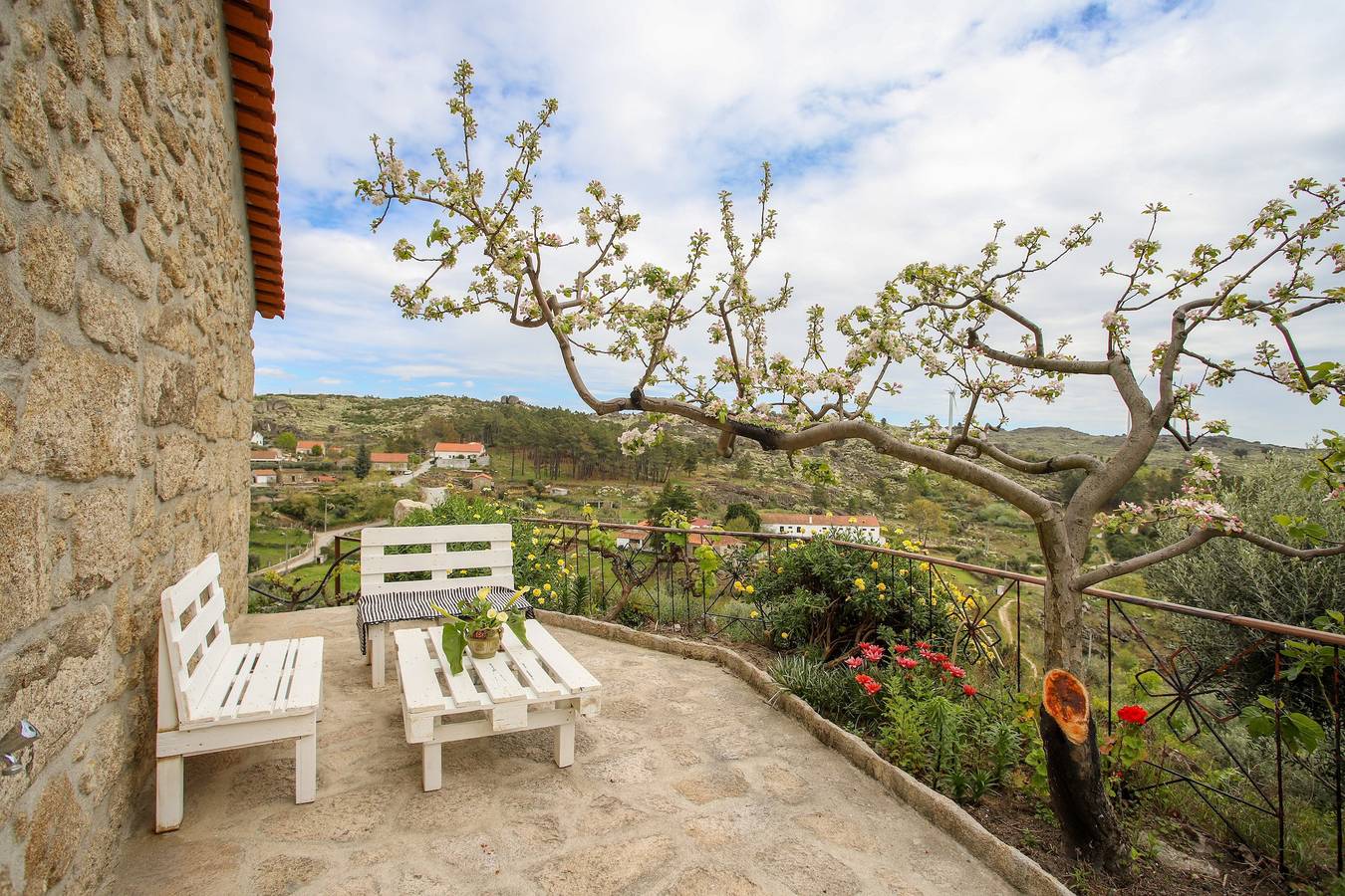 Casa de Campo 'Casa Do Avô - Alojamento Sortelha' com Jardim Privado, Wi-Fi e Ar Condicionado in Beira Interior Norte, Sortelha