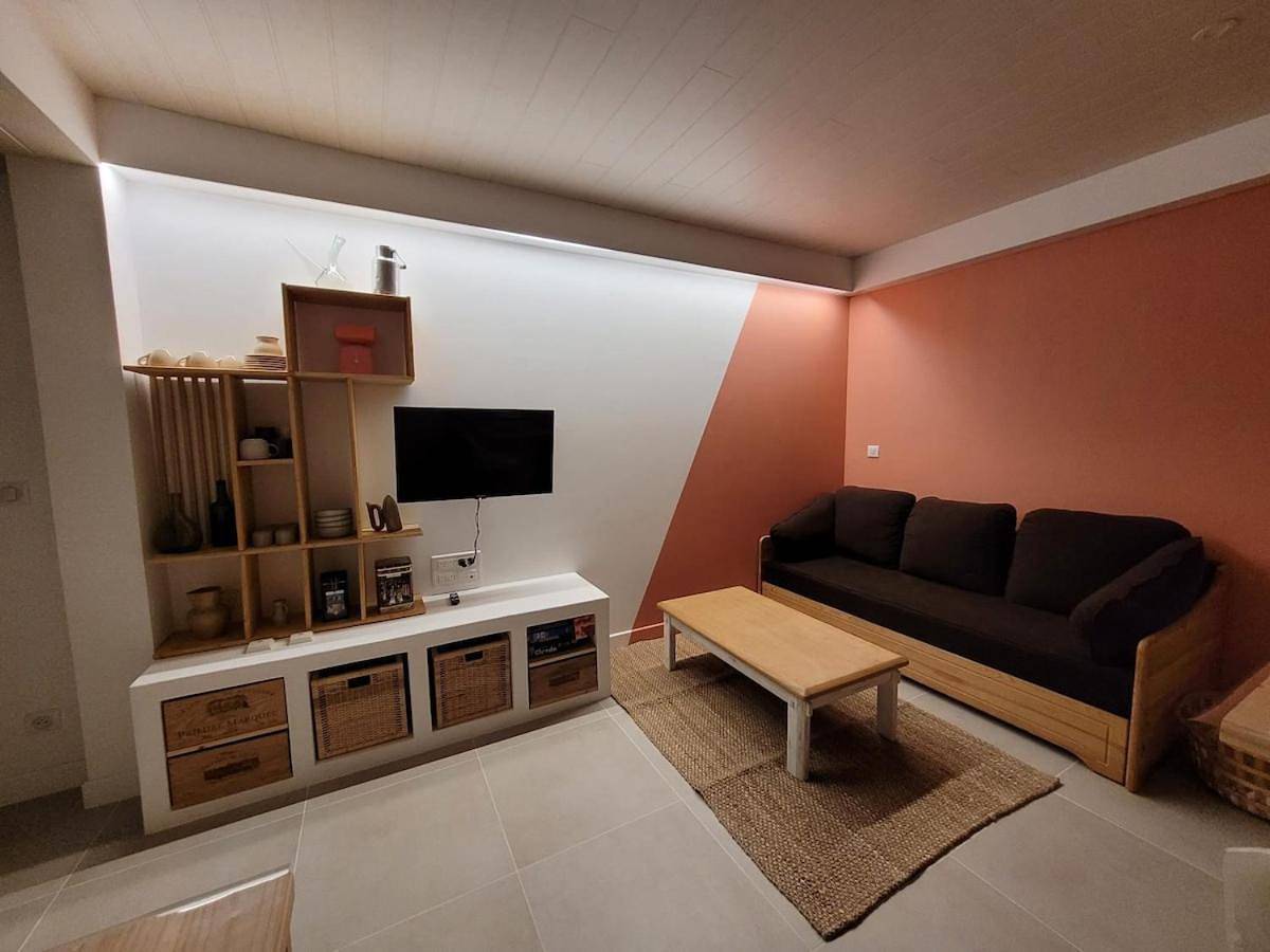 Appartement entier, Appartement 1 à 4 personnes entre lacs vignes et montagnes in Porte-de-Savoie, Région de Chambéry