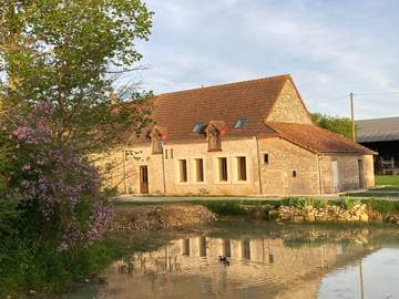 Gîte pour 8 personnes, avec terrasse à Étrechet