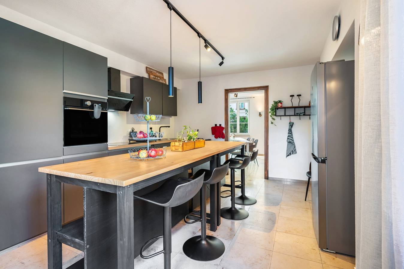 Ganze Wohnung, Großzügige, modern ausgestattete Altstadtwohnung mit 4 Schlafzimmern, Garten, Terrasse, Balkon in Staufen im Breisgau, Südschwarzwald