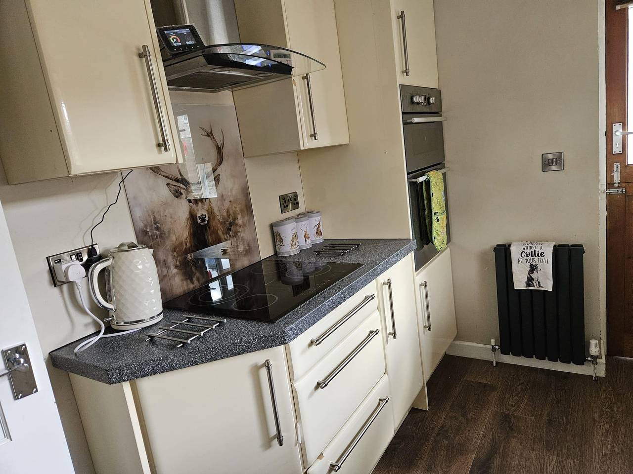 Tranquil Hope Valley Retreat with 3 Bedrooms in Stoney Middleton, Derbyshire
