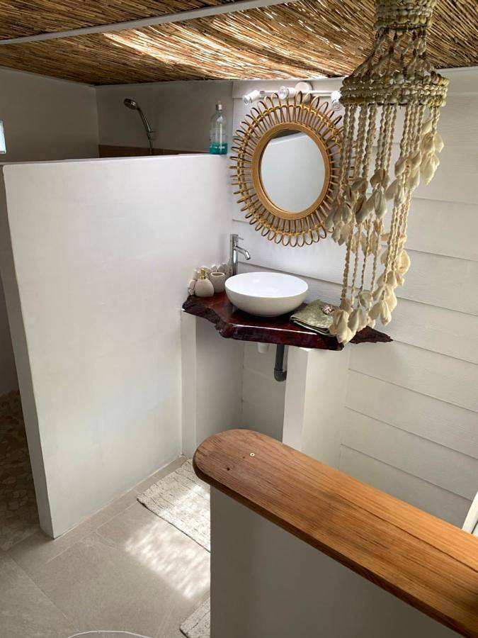 Maison d’hôte pour 2 personnes, avec terrasse et piscine dans Ha'apiti - 4