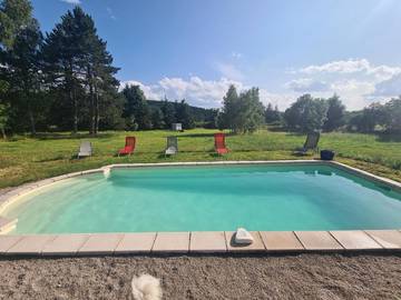 Chambre d’hôte pour 2 personnes, avec jardin ainsi que terrasse et piscine en Haute-Loire