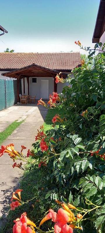 Gîte pour 2 personnes, avec jardin et terrasse à Kladovo