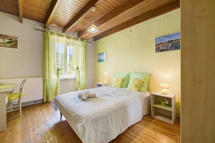 Location de vacances pour 7 personnes, avec Terrasse et Jardin à Notre-Dame-de-Cenilly - 2