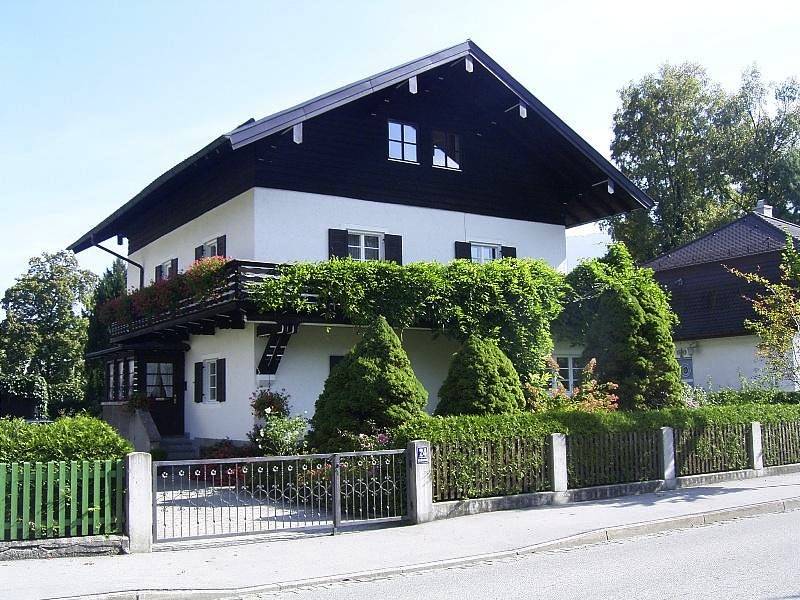 Ganze Ferienwohnung, Ferienwohnung Sobotta - zentrale Ferienwohnung-4 Personen, 70qm, 1 Schlafzimmer, Balkon mit Bergblick in Bad Reichenhall, Berchtesgadener Alpen