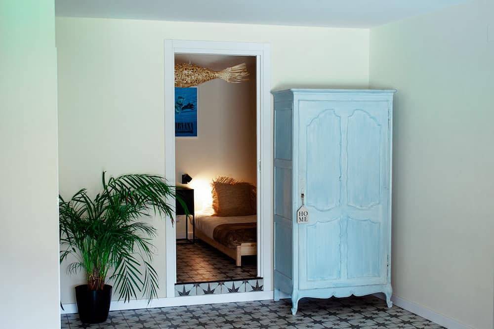 Entire apartment, Casa Belga very spacious loft/swimming pool at 65 km from Santiago de Compostela in San Salvador de Poio, Poio