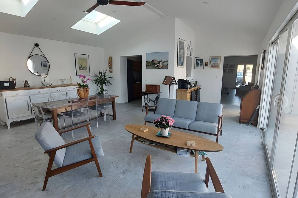 Chambre d’hôtes « Suite Les Cabanes » avec piscine partagée, jardin commun et Wi-Fi in La Brée-les-Bains, Côte de Beauté