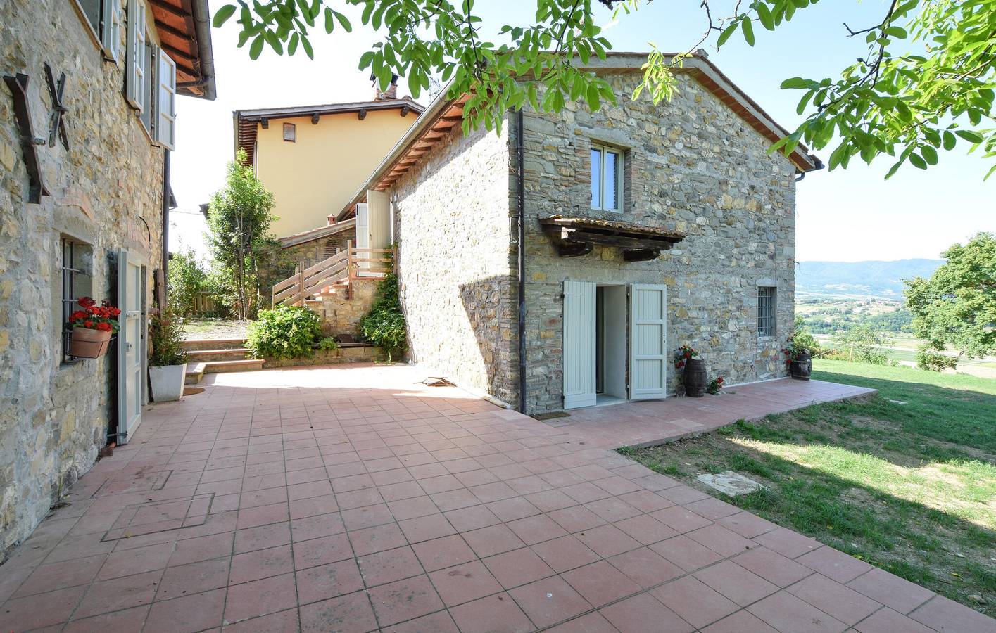 Charmantes Apt mit AC, Parkplatz, Garten, Küche, Pool - Nähe Arno in Poppi, Casentino