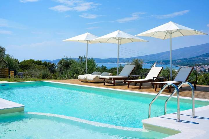 Appartement de vacances pour 6 personnes, avec Balcon et Terrasse ainsi que Jardin et Piscine